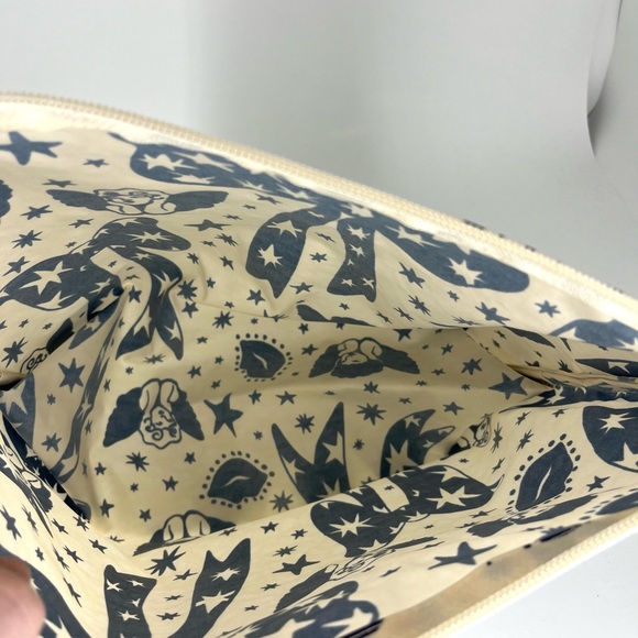 Baggu Spring 2024 Cream & Navy Cherub Bow Pattern Large Go Pouch NWOT - Picture 6 of 8